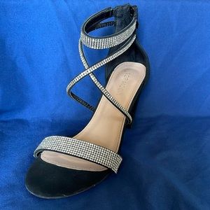 Black heeled rhinestone strap dress shoes